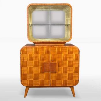 Jindřich Halaba: Skříňka s vitrínou „Televize“ Jindřich Halaba: Skříňka s vitrínou „Televize“