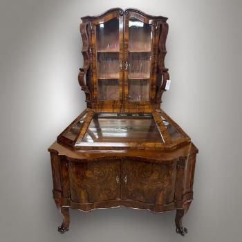 Vitrína / Stříbrník/ T 7678 Vitrína / Stříbrník/ T 7678